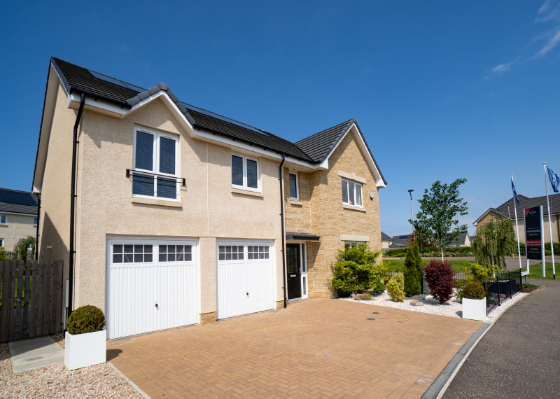 Show home with garage doors DSC02819