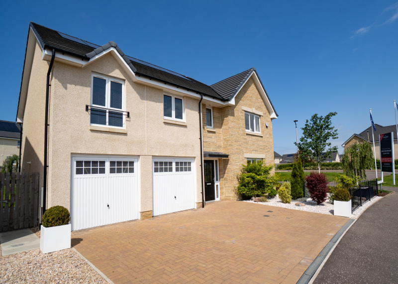 Show home with garage doors DSC02819